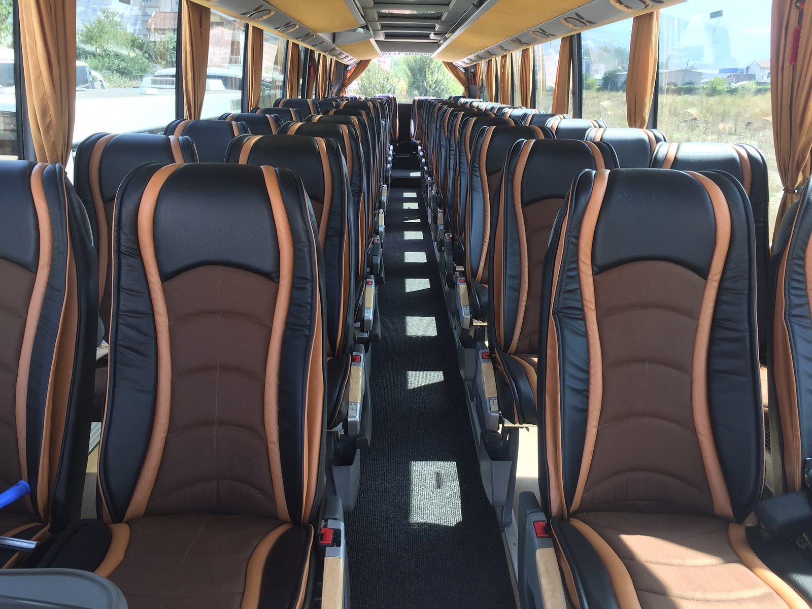 Sièges en cuir d’un autocar grand tourisme